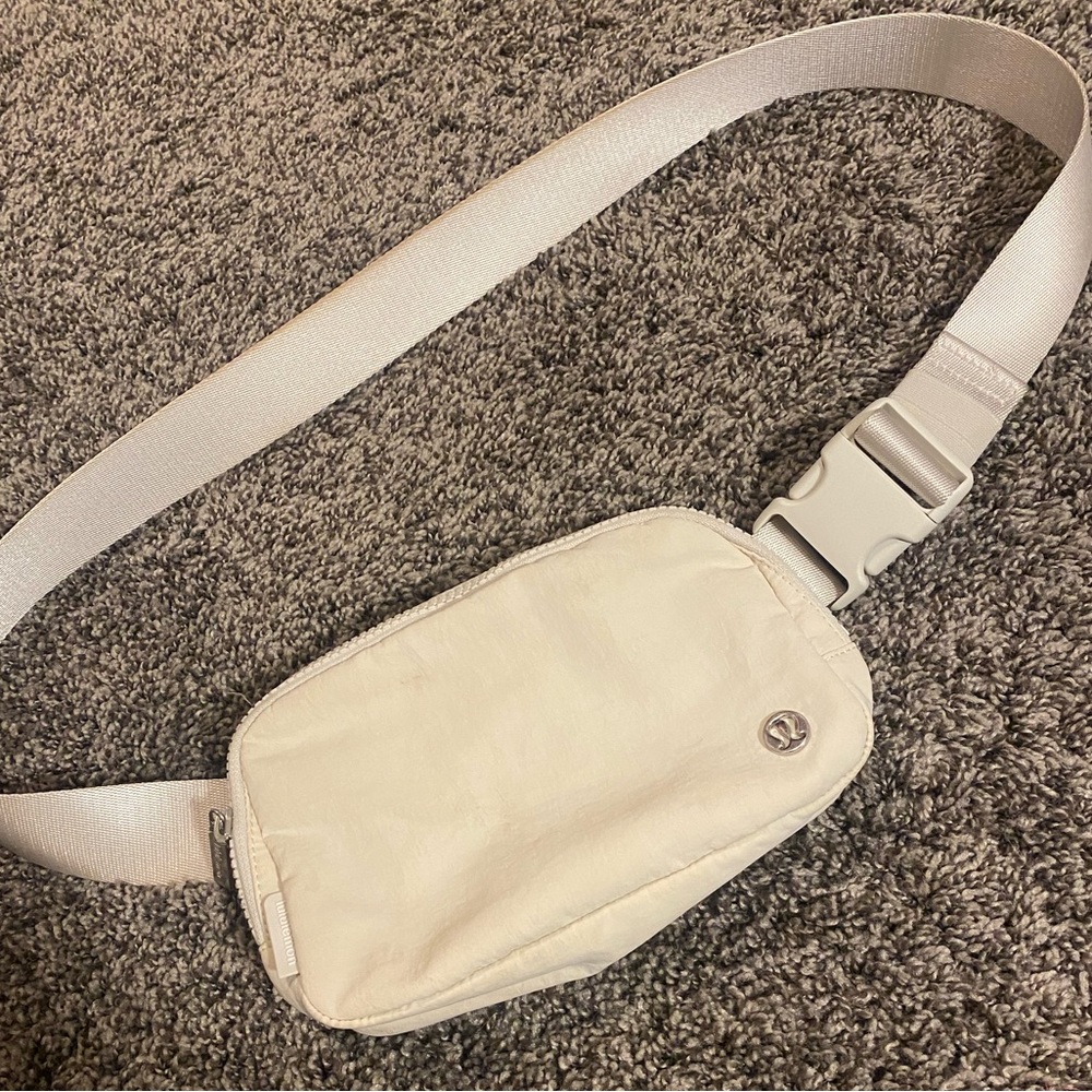Creme lululemon belt bag